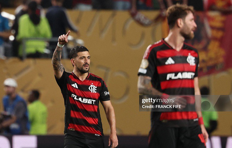 De Arrascaeta mở tỷ số cho&nbsp;Flamengo sau pha phối hợp bài bản