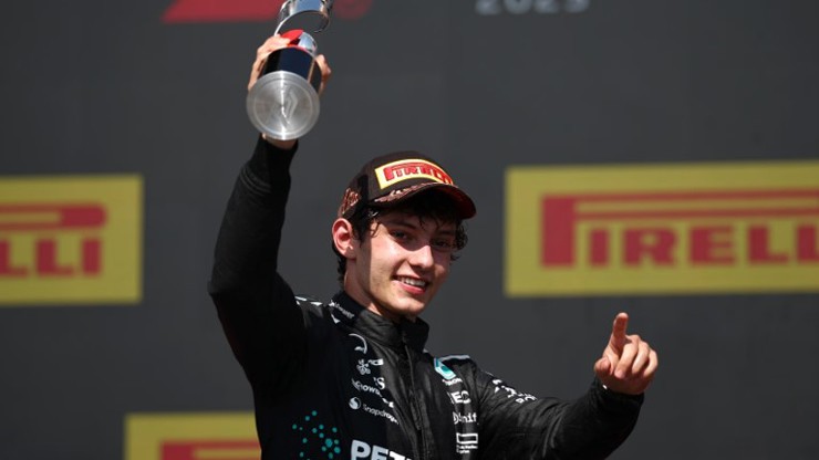 Tay lái Italia đầu tiên giành podium sau 16 năm