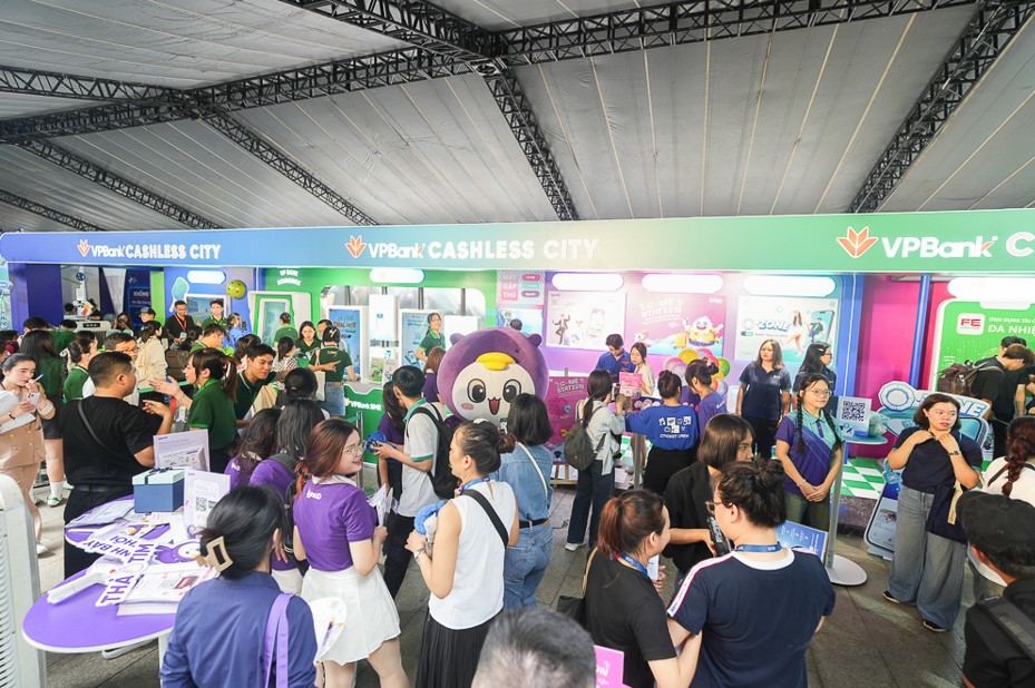 VPBank Cashless City thu hút nhiều khách tham gia trải nghiệm