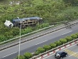 Xe đầu kéo văng khỏi đường cao tốc TP HCM - Long Thành - Dầu Giây