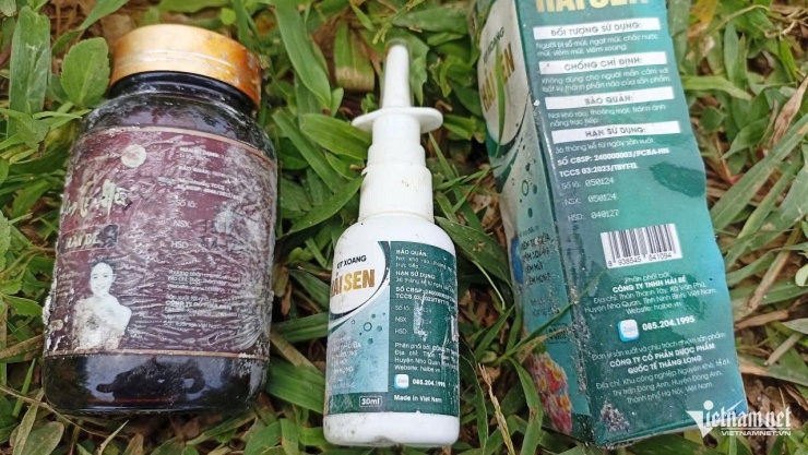 Xịt xoang, sâm tố nữ Hải Sen bị mang vứt, đốt bỏ ngoài đê. Ảnh: Trần Nghị