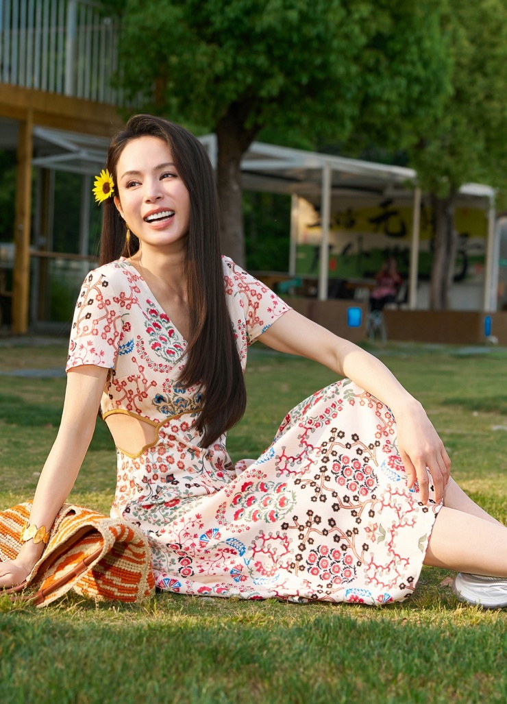 Hàng nghìn khán giả cho biết bị cuốn hút bởi vẻ năng động, khỏe khoắn của Lý Nhược Đồng, thường xem các video tập gym của cô để có thêm động lực kiên trì rèn cơ bắp.