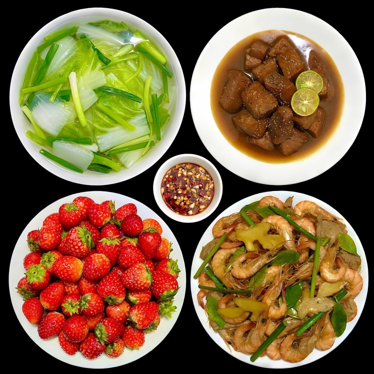 Gợi ý mâm cơm mỗi ngày đơn giản mà ngon miệng, gồm canh cải thảo thanh mát, thịt kho tàu mềm béo đậm vị, tôm rang thịt heo cháy cạnh thơm lừng và tráng miệng với dâu tây tươi mọng, thực đơn tiết kiệm nhưng vẫn đầy đủ dinh dưỡng cho bữa cơm gia đình ấm áp.