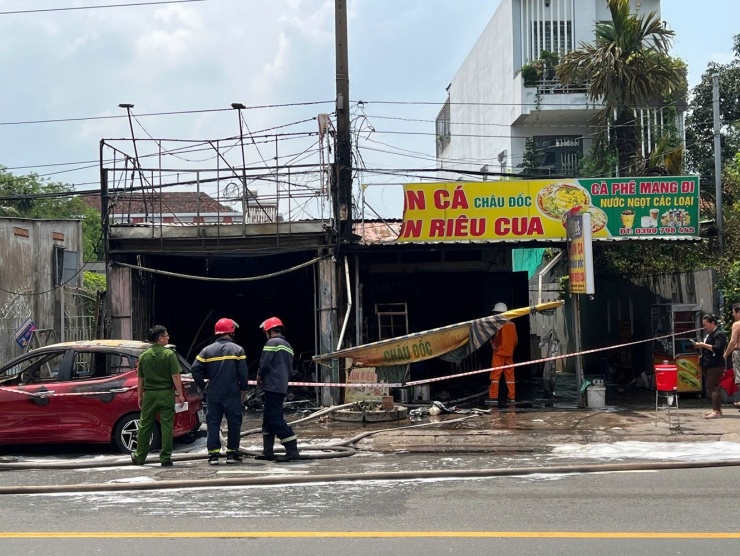 Hiện trường vụ cháy. Ảnh: T.Đ