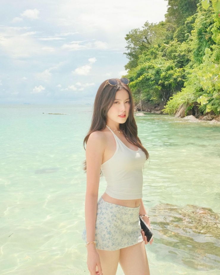 Bạn gái Hieuthuhai tên Tăng Mỹ Hàn, biệt danh Babyboo. Cô sinh năm 2003 ở TP HCM, là hot girl có tiếng trên mạng xã hội với 1,3 triệu người theo dõi trên TikTok, hơn 800 nghìn người theo dõi trên Instagram.