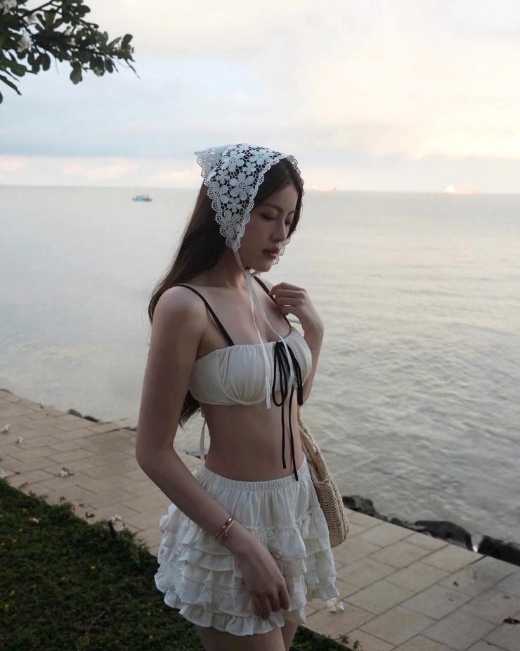 Dù không hoạt động trong lĩnh vực giải trí, Tăng Mỹ Hàn là gương mặt quen thuộc với các thương hiệu. Cô hợp tác với nhiều brand thời trang cho giới trẻ.