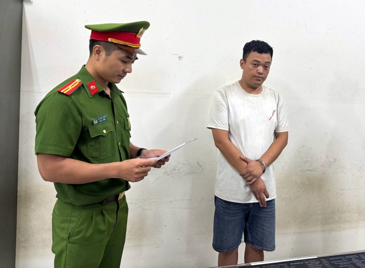 Đối tượng Thái Ngọc Anh tại cơ quan công an. Ảnh: CACC
