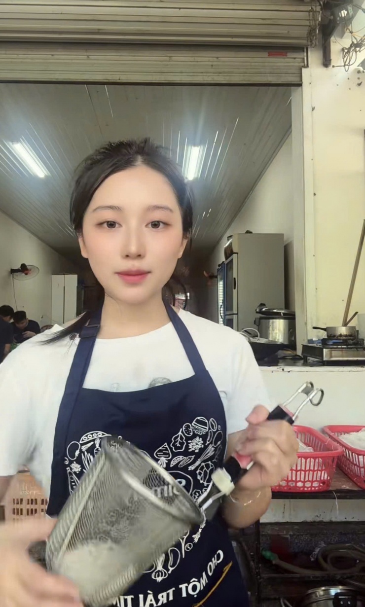 Nhiều tin đồn Hồng Nhung đã lập gia đình.