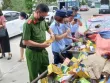 Phát hiện hàng vạn hộp thực phẩm chức năng hết hạn bị đổ tại điểm tập kết rác ở Hạ Long