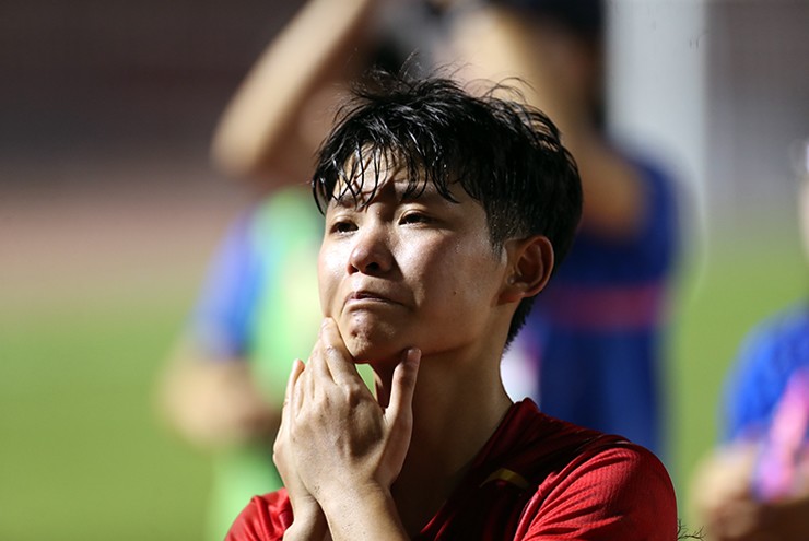 Tuyển thủ U19 nữ Việt Nam bật khóc sau lần thứ 4 liên tiếp thua chung kết Đông Nam Á