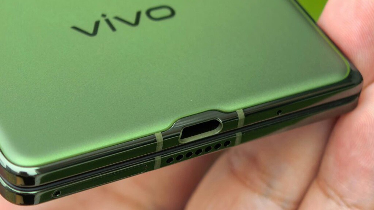 Vivo X Fold 5 có thân máy mỏng hơn cả cổng USB-C.
