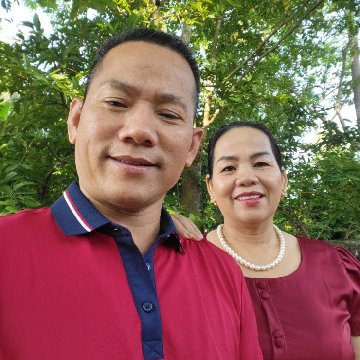 Vợ chồng ông Thịnh và bà Sâm.