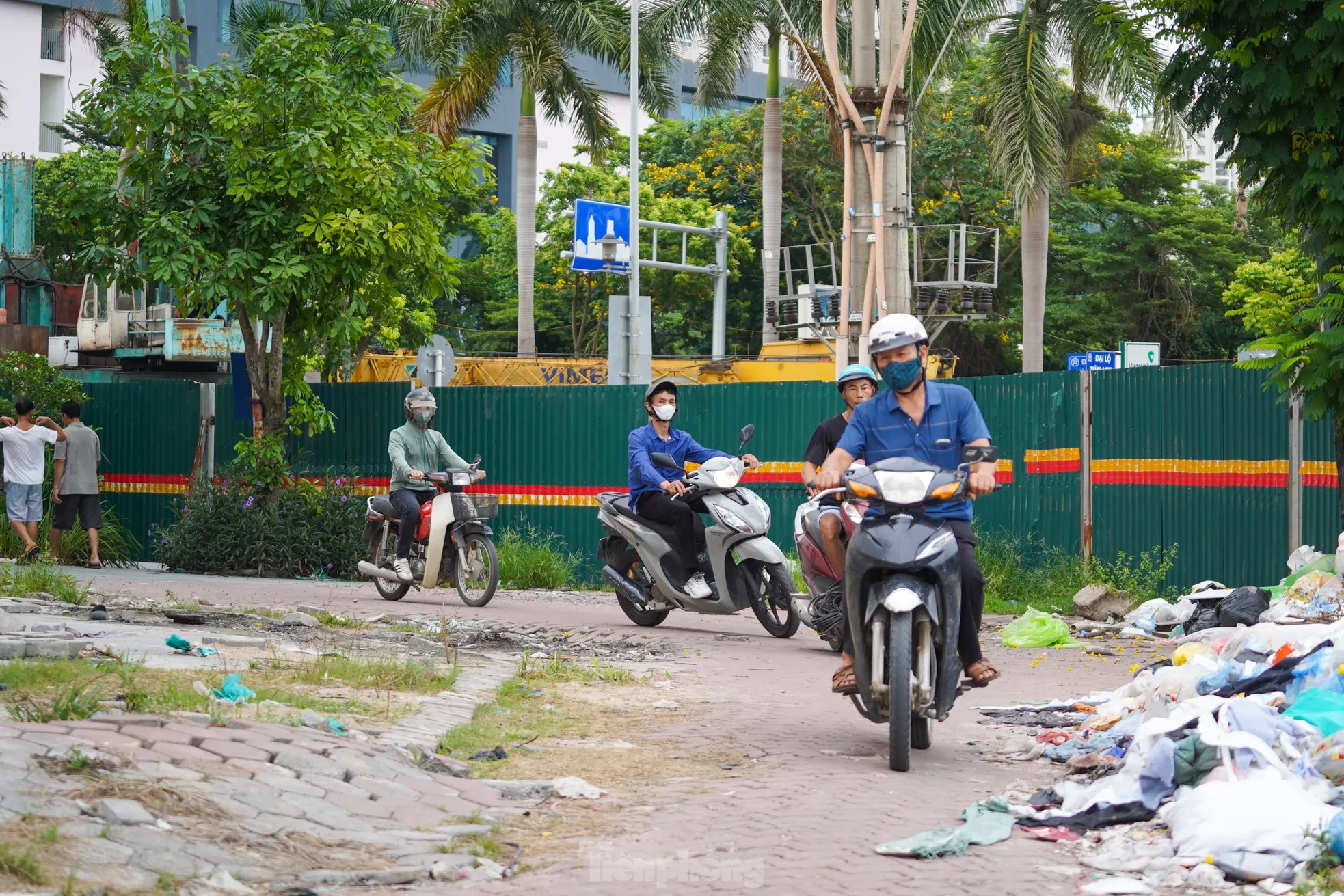 Xe máy tràn vào cao tốc Đại lộ Thăng Long &#39;né&#39; ùn tắc - 5