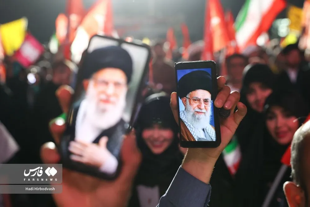 Người dân Iran tập trung tại Quảng trường Palestine ở thủ đô Tehran để ủng hộ nhà nước Cộng hoà Hồi giáo Iran. Ảnh: FARS NEWS