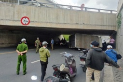 Vụ ô tô biển xanh đè 2 xe máy: Vấn đề pháp lý