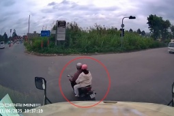 Clip: Xe máy phóng như tên bắn, tạt đầu container khiến tài xế tái mặt