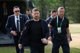 Bay hơn 8.000km không gặp được ông Trump, ông Zelensky cảnh báo về ngoại giao