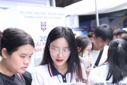 Trường ĐH Ngân hàng TP.HCM xét tuyển nhiều ngành có môn văn, sử, địa