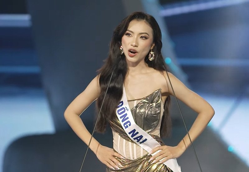 Các thí sinh trong phần thi giới thiệu.
