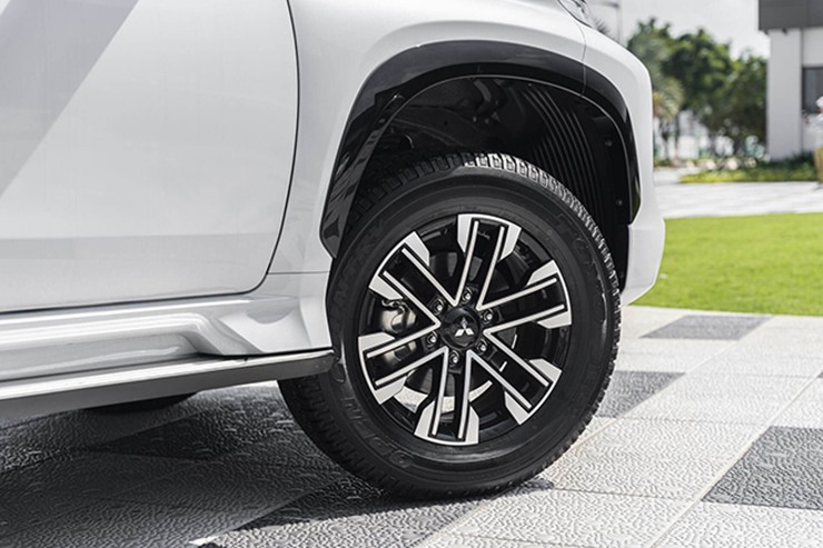 Giá xe Mitsubishi Pajero Sport lăn bánh tháng 6/2025 - 6
