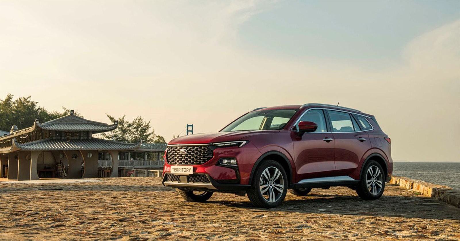Ford Territory&nbsp;nổi bật với mặt ca-lăng hình bát giác lớn.