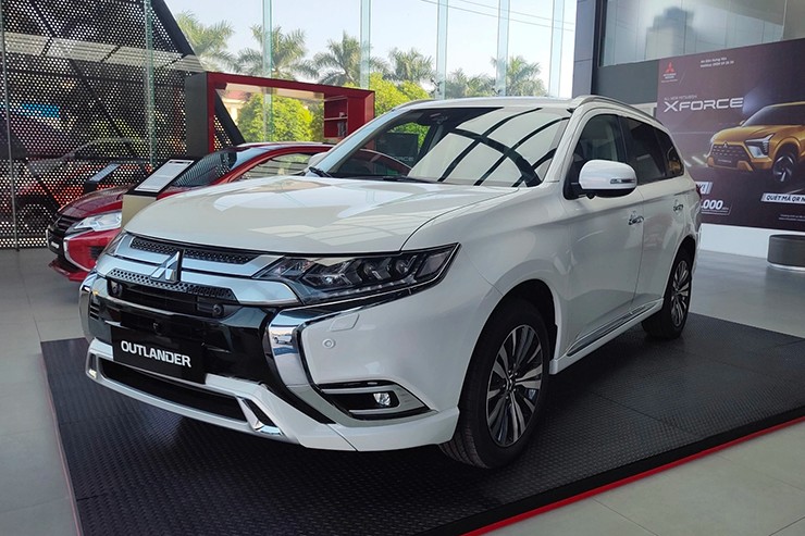 Giá xe Mitsubishi Outlander tháng 6/2025, crossover 7 chỗ từ 825 triệu đồng - 1