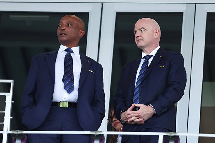 Chủ tịch FIFA Gianni Infantino trên khán đài trận Ulsan và Mamelodi Sundowns