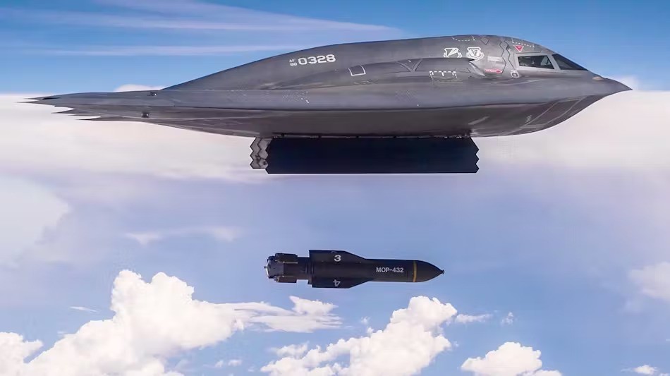 Máy bay B-2 ném bom MOP (ảnh: Militaryaerospace)