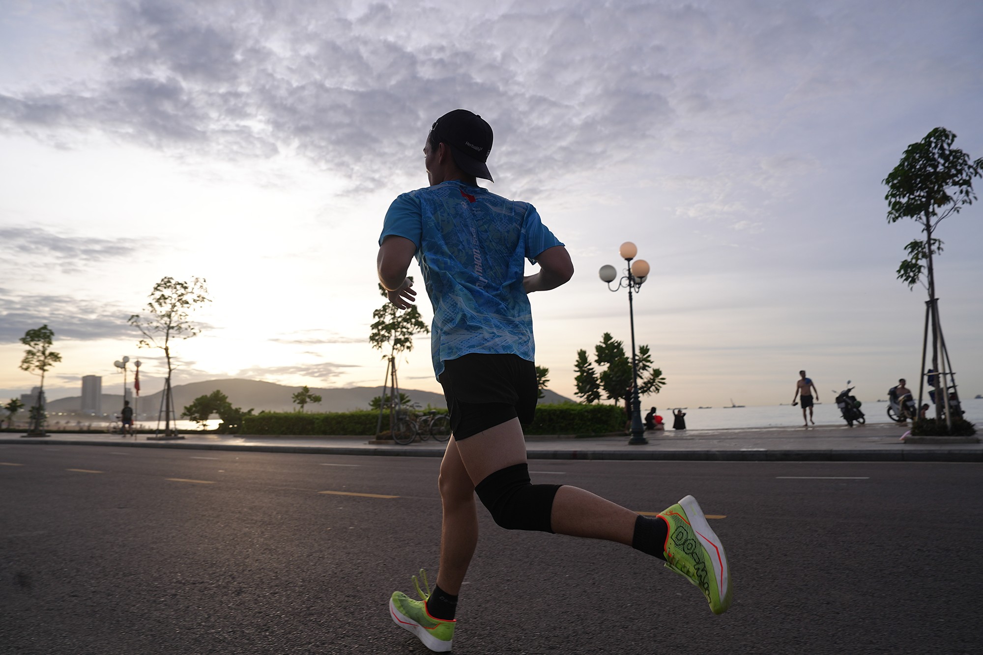 Đường chạy marathon có tầm nhìn hướng biển cực chill