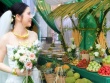 Cô dâu miền Tây được tặng 6 tạ trái cây, khách ăn no còn được gói mang về