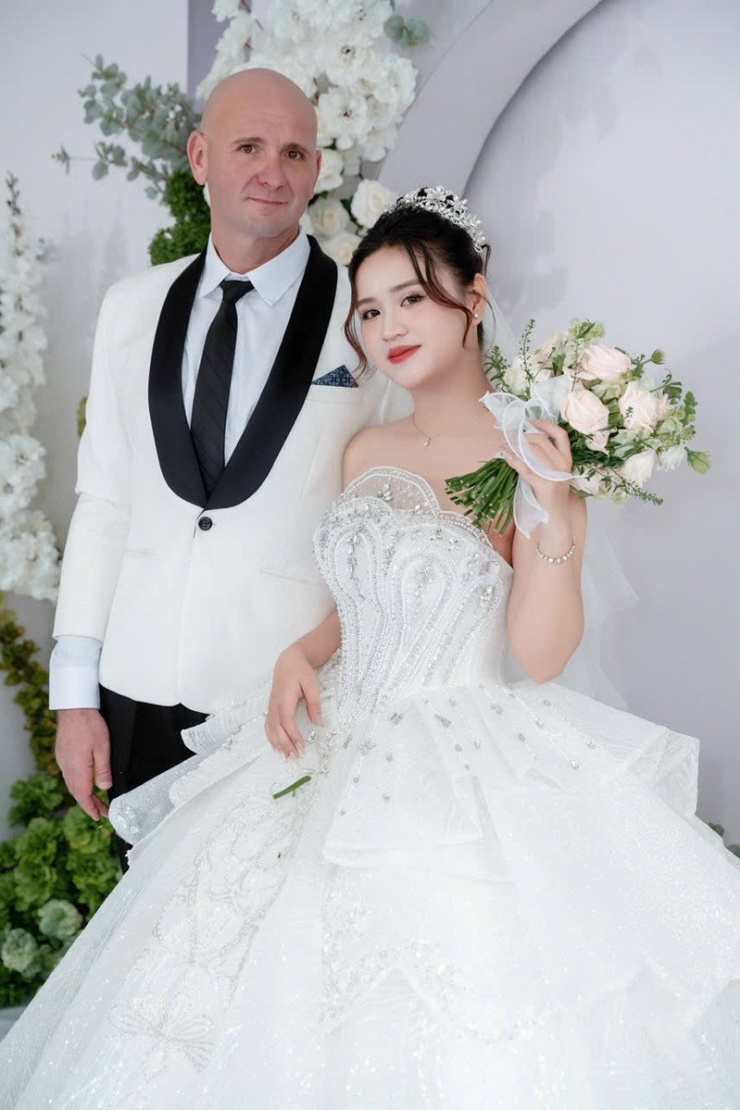 Thuy nhận lời cầu hôn của chàng trai Mỹ sau thời gian ngắn gặp gỡ 