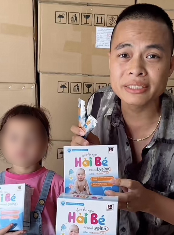 Hải thường xuyên đưa các con vào trong các clip quảng cáo "Siro ăn ngon Hải Bé".&nbsp;