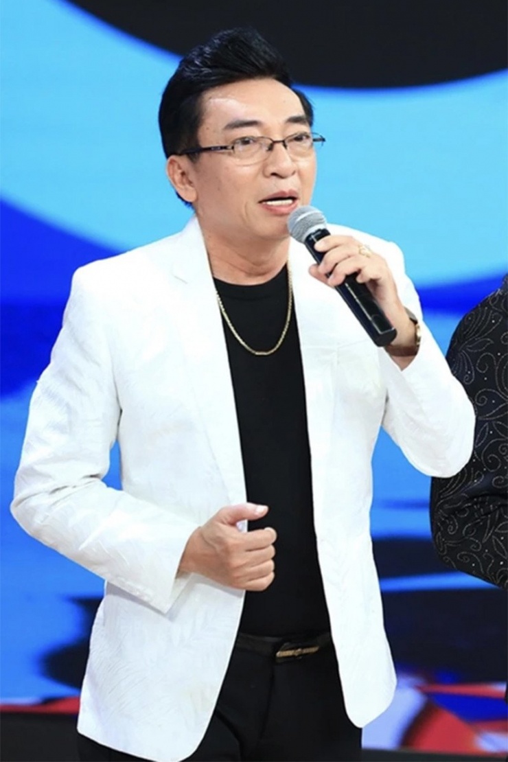 Ca sĩ Đình Văn.