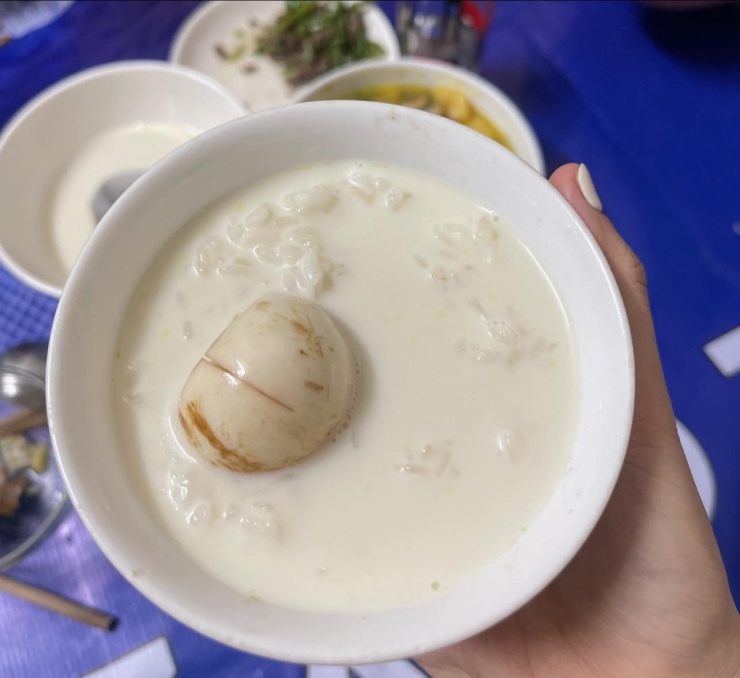 Canh đậu chan cơm là món yêu thích của nhiều người dân. Ảnh: Nguyễn T. Hà Ly