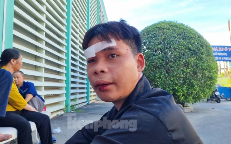 Nhiều hành khách bị thương sau vụ tai nạn đang được cấp cứu tại Bệnh viện Đa khoa tỉnh Quảng Nam. Ảnh: Hoài Văn