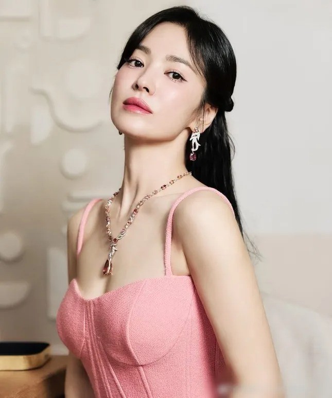 Song Hye Kyo bùng nổ nhan sắc - 1
