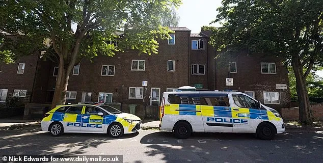 Khu chung cư, nơi có căn hộ của Jennifer Abbott. Ảnh: Daily Mail.