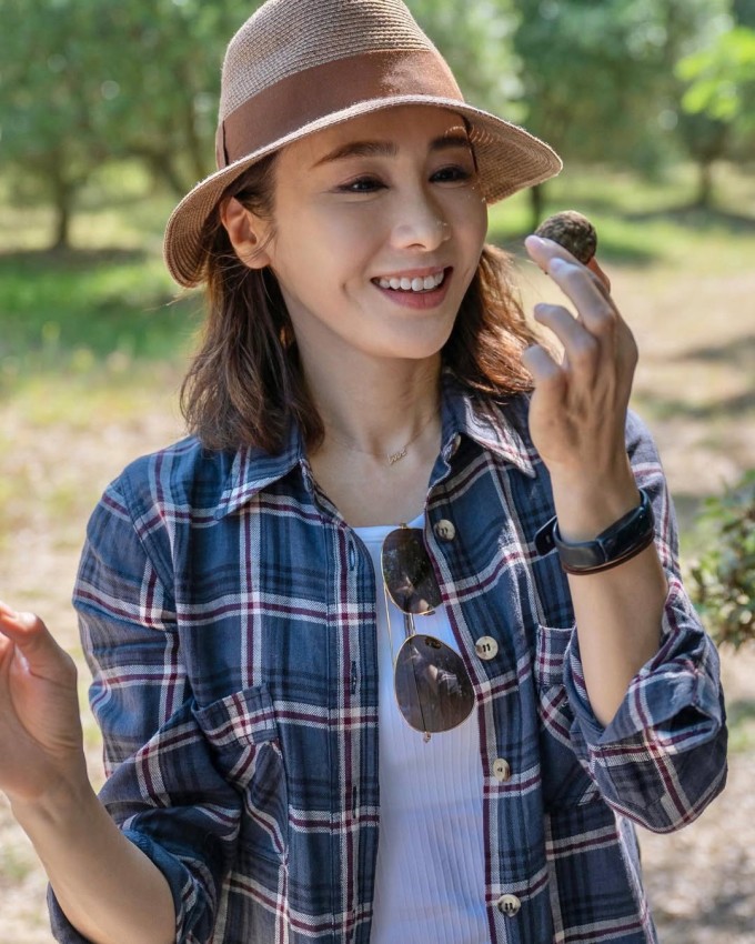 Lê Tư giữ nhan sắc trẻ trung ở tuổi 54 nhờ chế độ ăn dưỡng sinh - 2