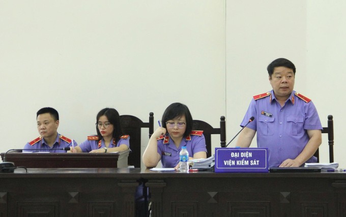 Đại diện VKSND cấp cao nêu quan điểm về vụ án. Ảnh: Danh Lam