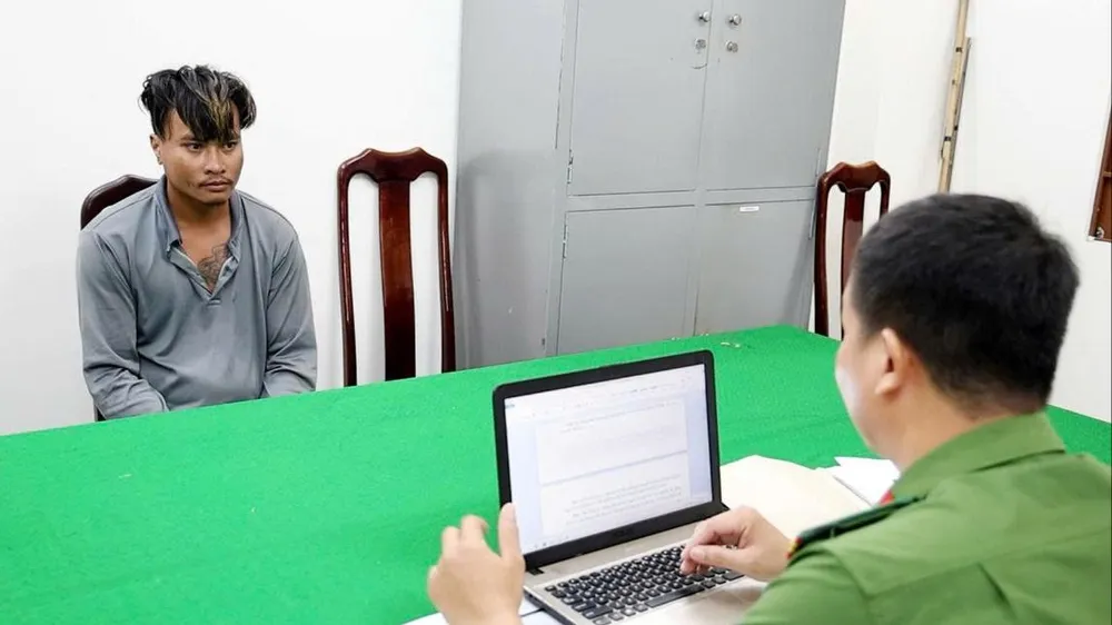 Sau va chạm với con chó, Chau Linh E chém cha con hàng xóm thương vong.