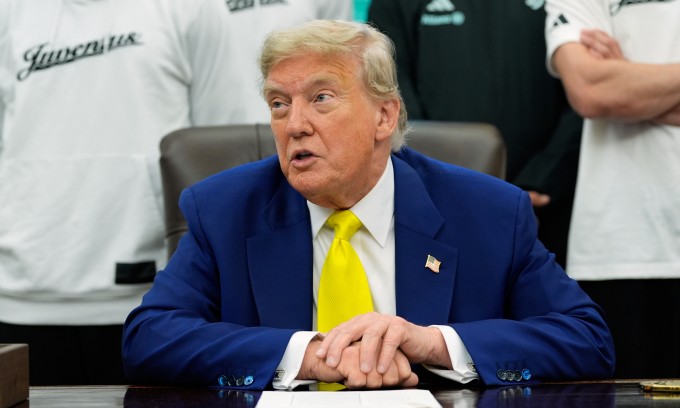 Tổng thống Trump tại Phòng Bầu dục ở Nhà Trắng hôm 18/6. Ảnh: AP
