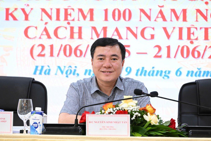 Thứ trưởng Bộ Công Thương Nguyễn Sinh Nhật Tân chủ trì họp báo