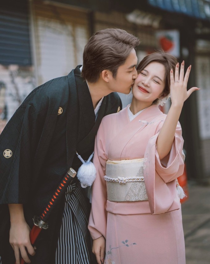 Đình Tú khi cầu hôn Ngọc Huyền.