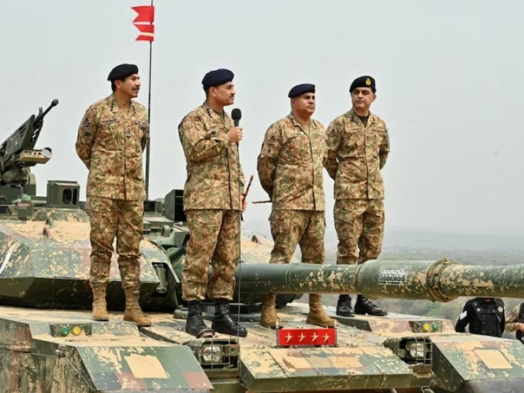 Cuộc gặp chưa từng có tiền lệ giữa ông Trump với vị khách từ Pakistan