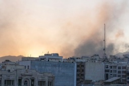 Israel không kích hơn 20 địa điểm ở Tehran