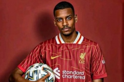 Trực tiếp chuyển nhượng trưa 19/6: Liverpool chơi lớn, chiêu mộ Isak hơn 100 triệu bảng