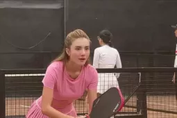 Lê Khánh Chi gây sốt sân pickleball với vẻ đẹp U40