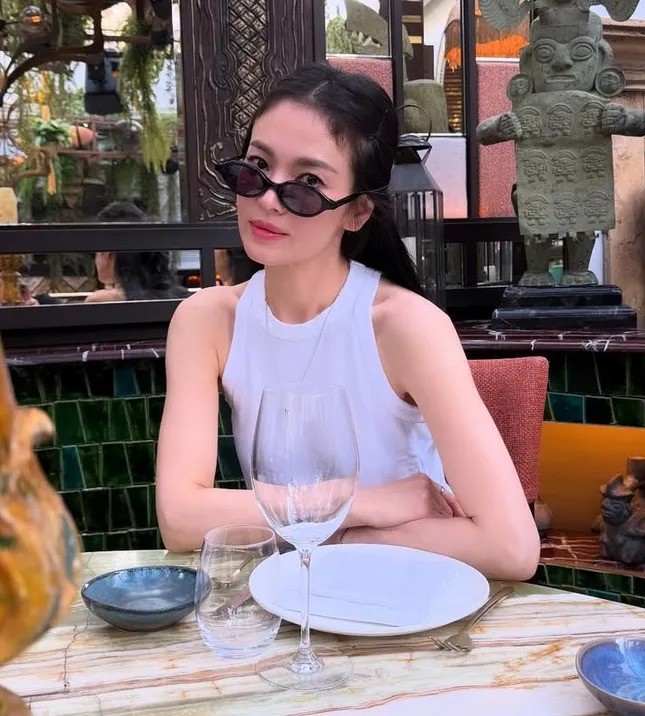 Song Hye Kyo bùng nổ nhan sắc - 3