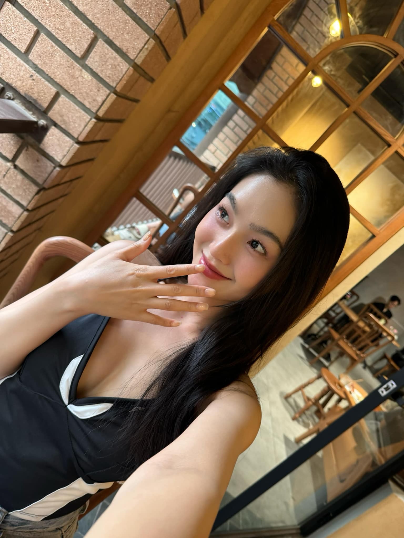 Mỹ nhân VFC quê Thanh Hóa gợi ý kiểu áo thun sexy cuốn hút mùa hè - 9