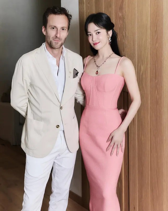 Song Hye Kyo bùng nổ nhan sắc - 5